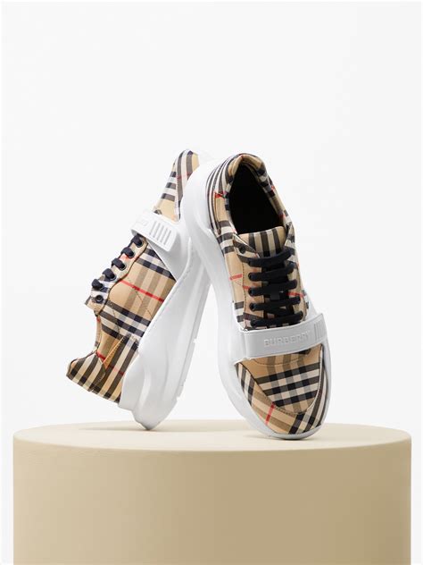 chaussure burberry homme algerie|Chaussures Burberry pour homme .